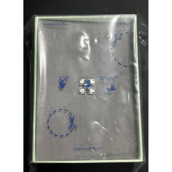 Off-White NIB Unisex Arrow Stud Mini Play Earring Silver‎ No Color Single - Picture 1 of 3